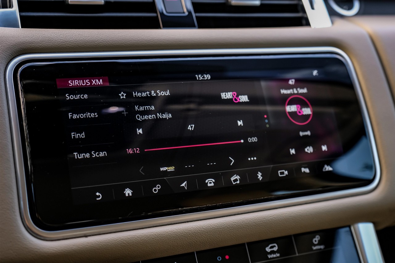 Land Rover Range Rover Sport Vehicle Main Gallery Image 30