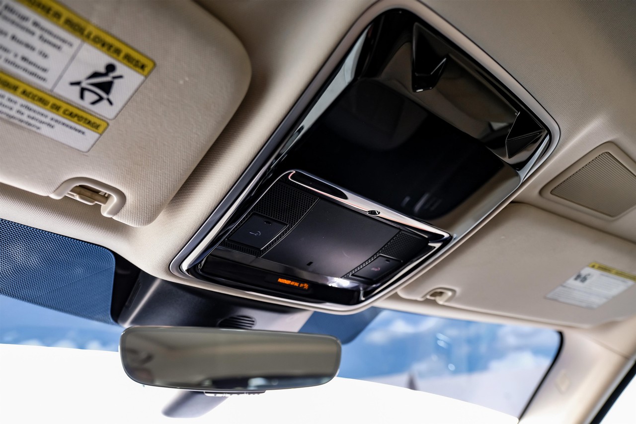Land Rover Range Rover Sport Vehicle Main Gallery Image 32