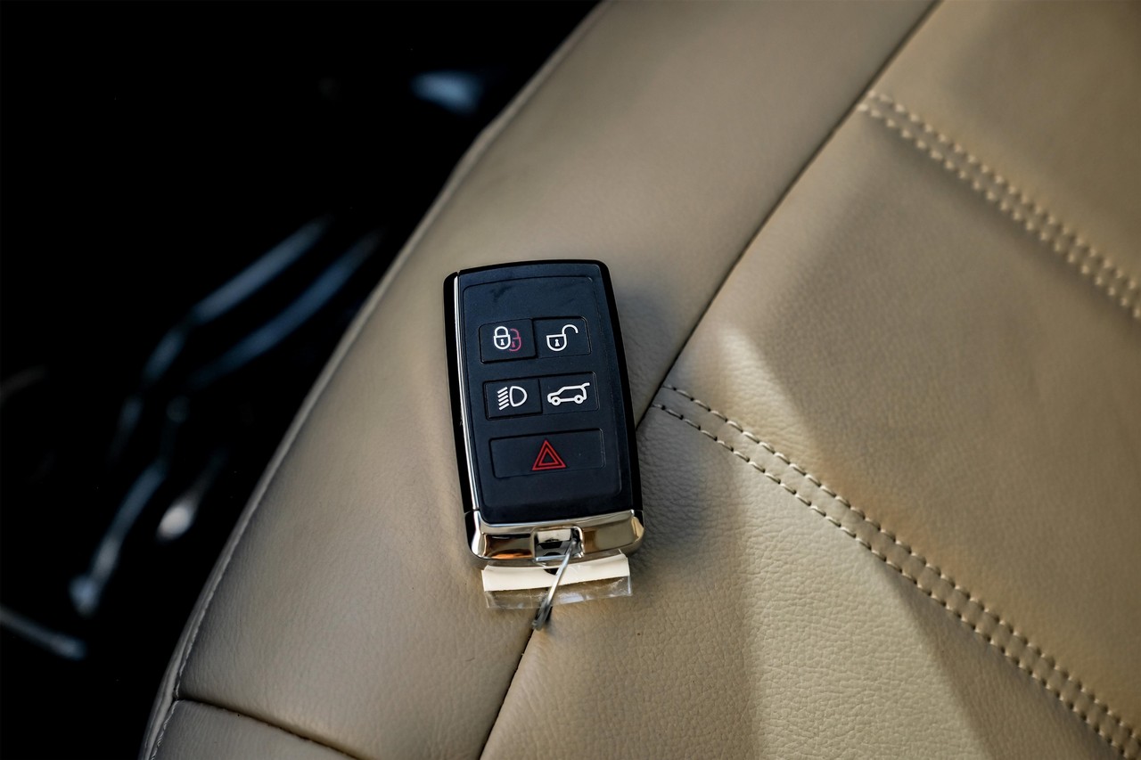 Land Rover Range Rover Sport Vehicle Main Gallery Image 55