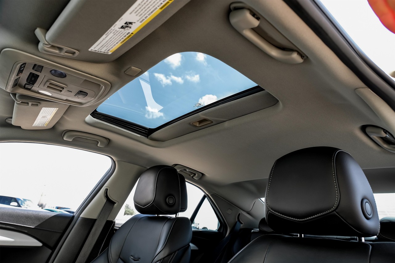 Cadillac ATS Vehicle Main Gallery Image 05