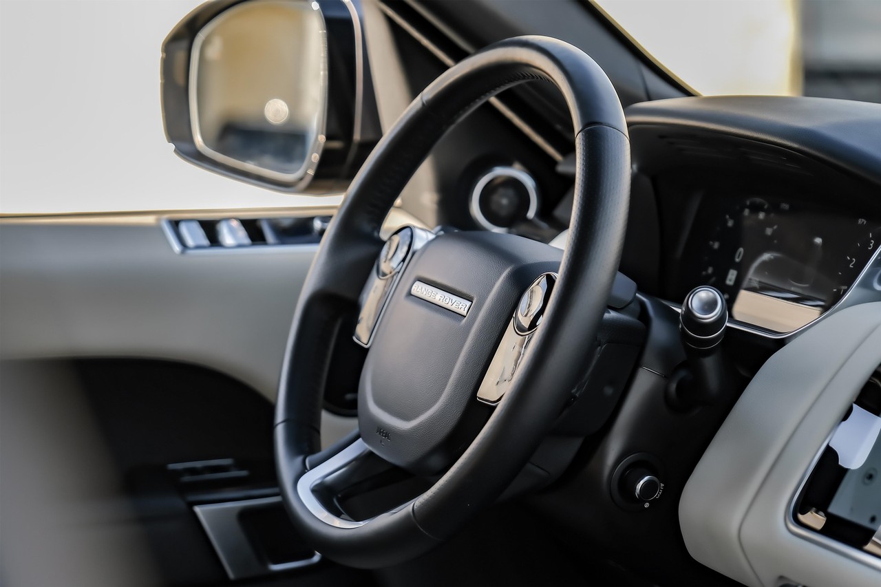 Land Rover Range Rover Sport Vehicle Main Gallery Image 16