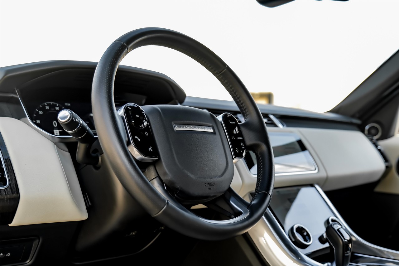 Land Rover Range Rover Sport Vehicle Main Gallery Image 17