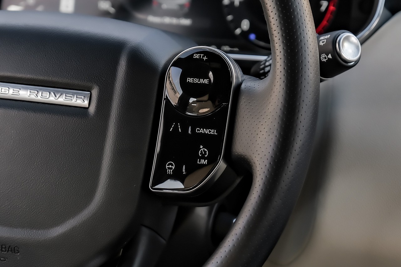 Land Rover Range Rover Sport Vehicle Main Gallery Image 19