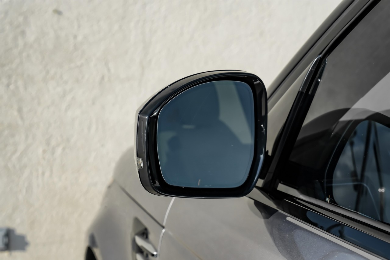 Land Rover Range Rover Sport Vehicle Main Gallery Image 28