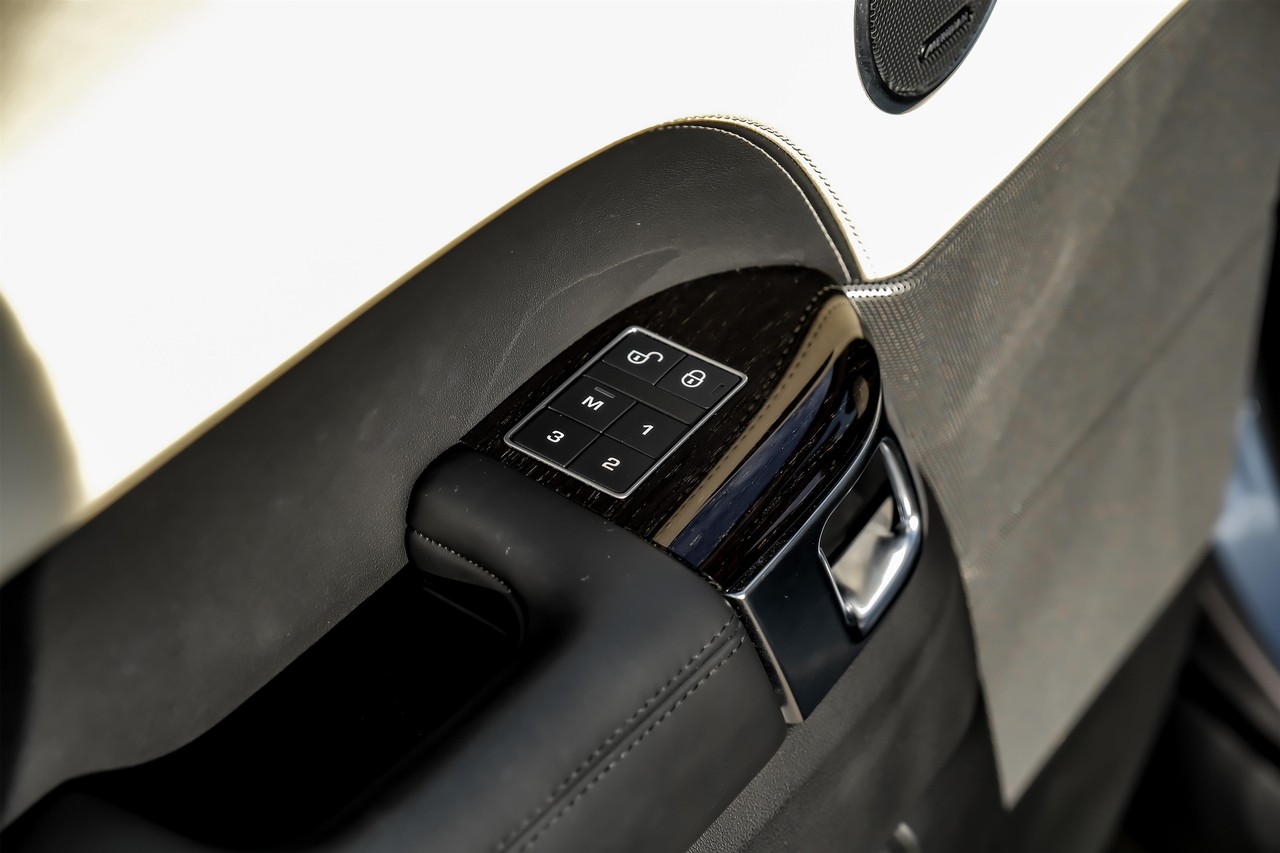 Land Rover Range Rover Sport Vehicle Main Gallery Image 32