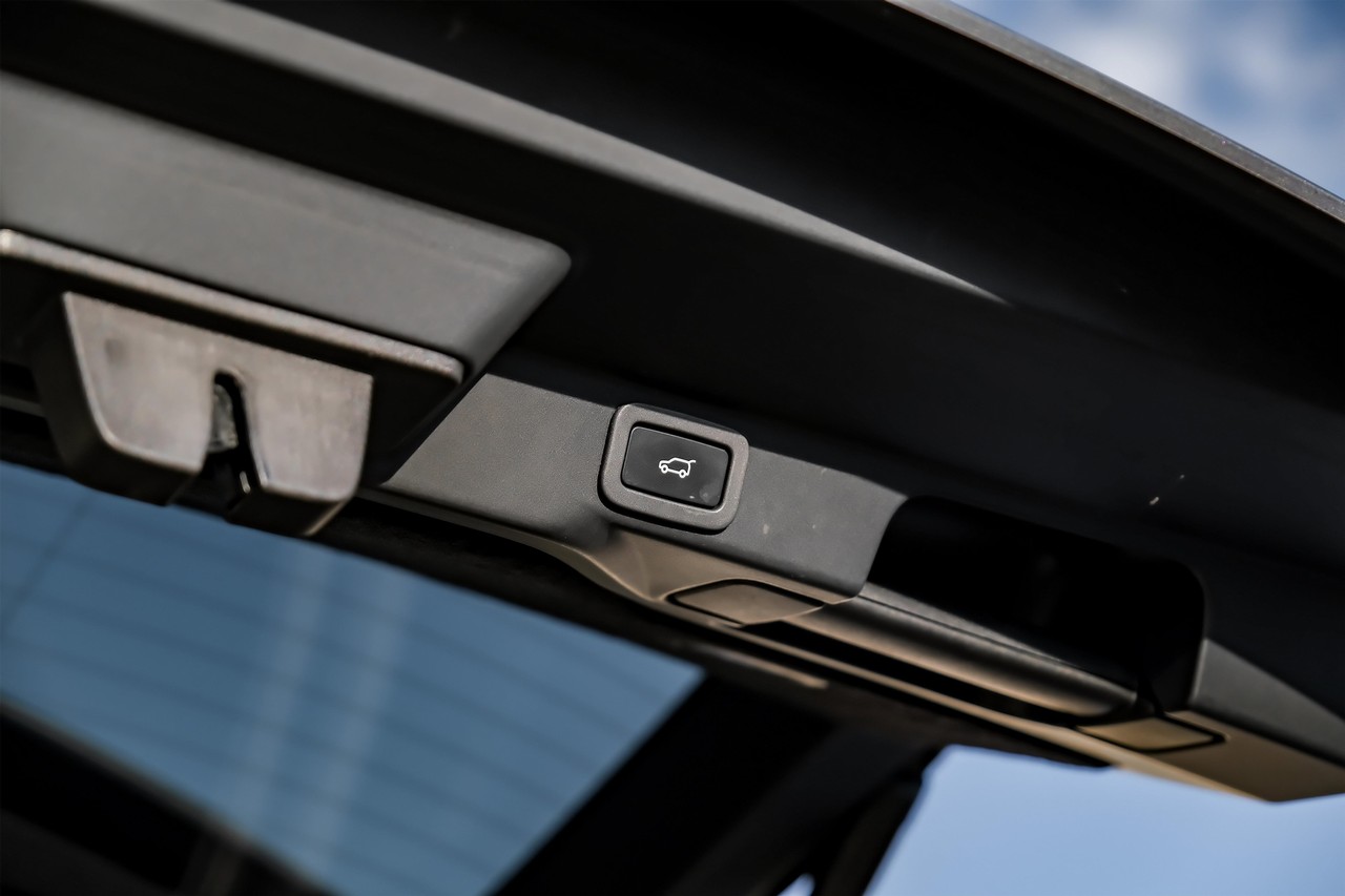 Land Rover Range Rover Sport Vehicle Main Gallery Image 39