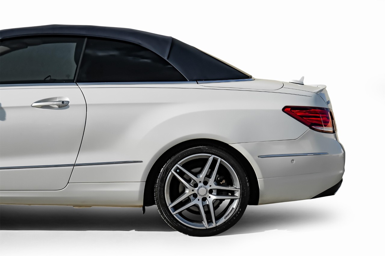 Mercedes-Benz E-Class Vehicle Main Gallery Image 14
