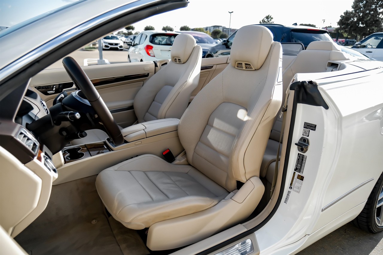 Mercedes-Benz E-Class Vehicle Main Gallery Image 31