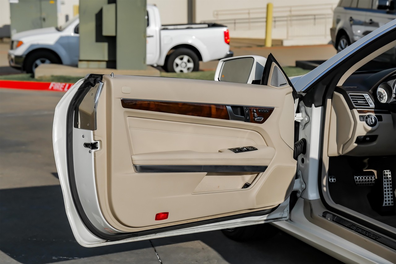 Mercedes-Benz E-Class Vehicle Main Gallery Image 39