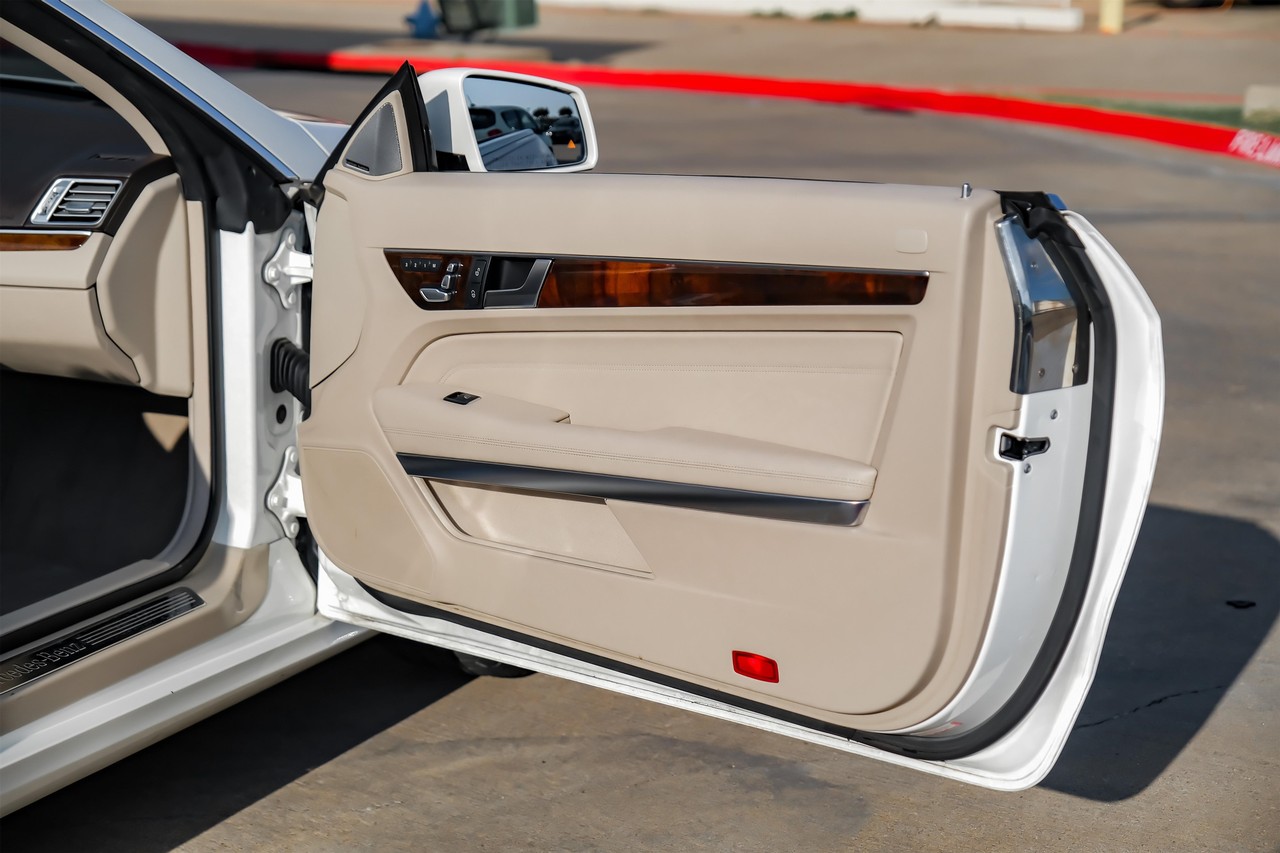 Mercedes-Benz E-Class Vehicle Main Gallery Image 41
