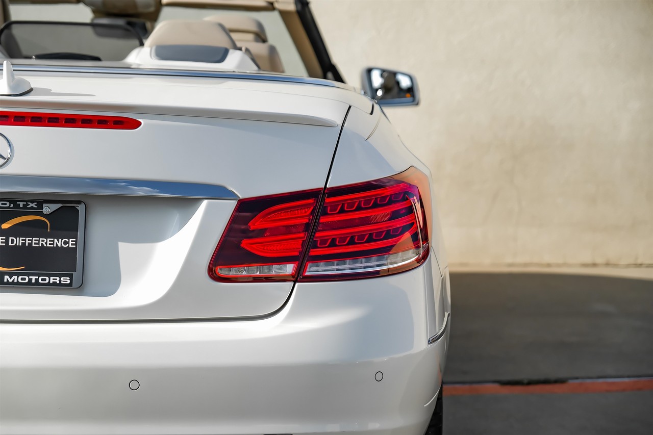 Mercedes-Benz E-Class Vehicle Main Gallery Image 43