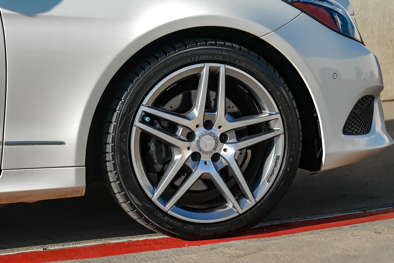 Mercedes-Benz E-Class Vehicle Main Gallery Image 46