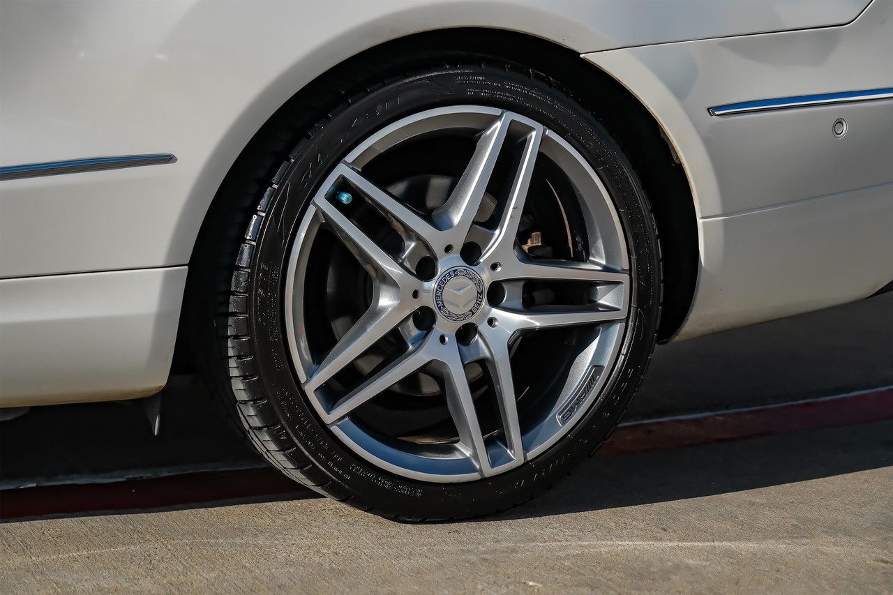 Mercedes-Benz E-Class Vehicle Main Gallery Image 48