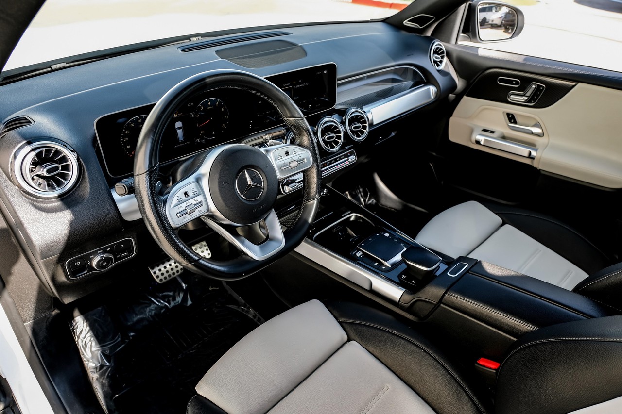 2021 Mercedes Benz GLB AMG 35 photo 2
