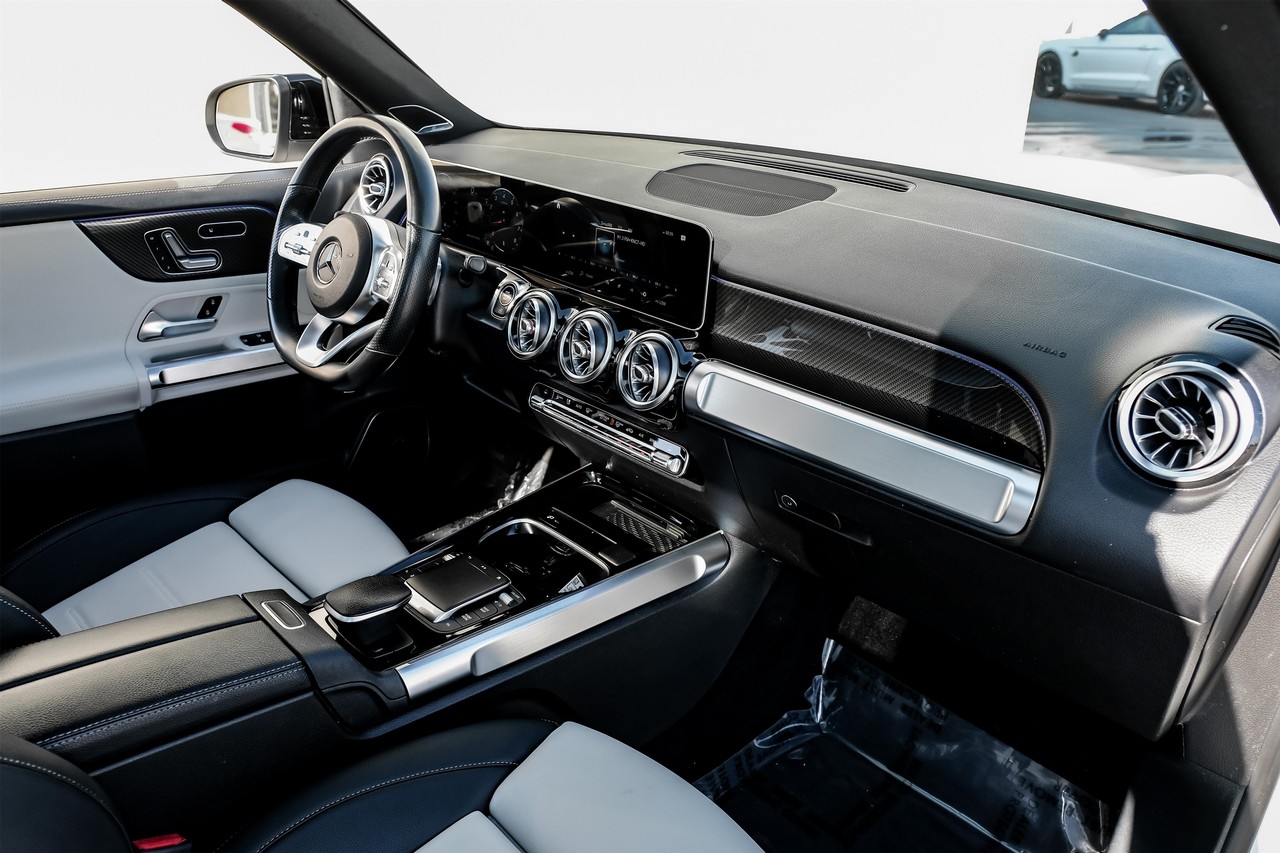 Mercedes-Benz GLB Vehicle Main Gallery Image 13
