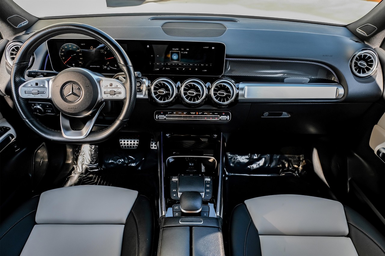 Mercedes-Benz GLB Vehicle Main Gallery Image 14