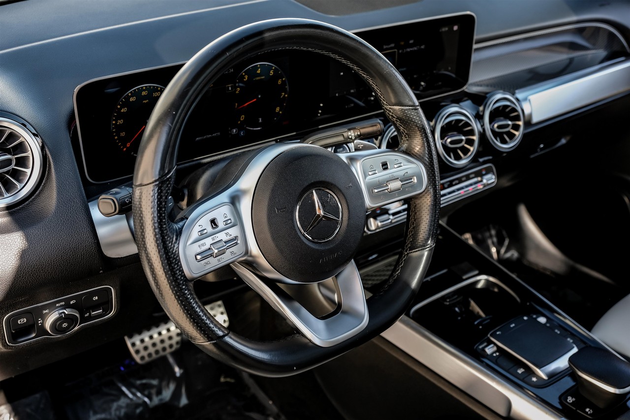 Mercedes-Benz GLB Vehicle Main Gallery Image 15