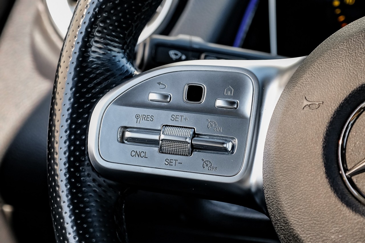 Mercedes-Benz GLB Vehicle Main Gallery Image 17