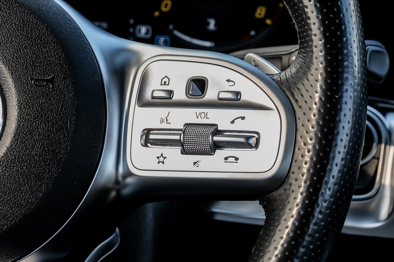 Mercedes-Benz GLB Vehicle Main Gallery Image 18