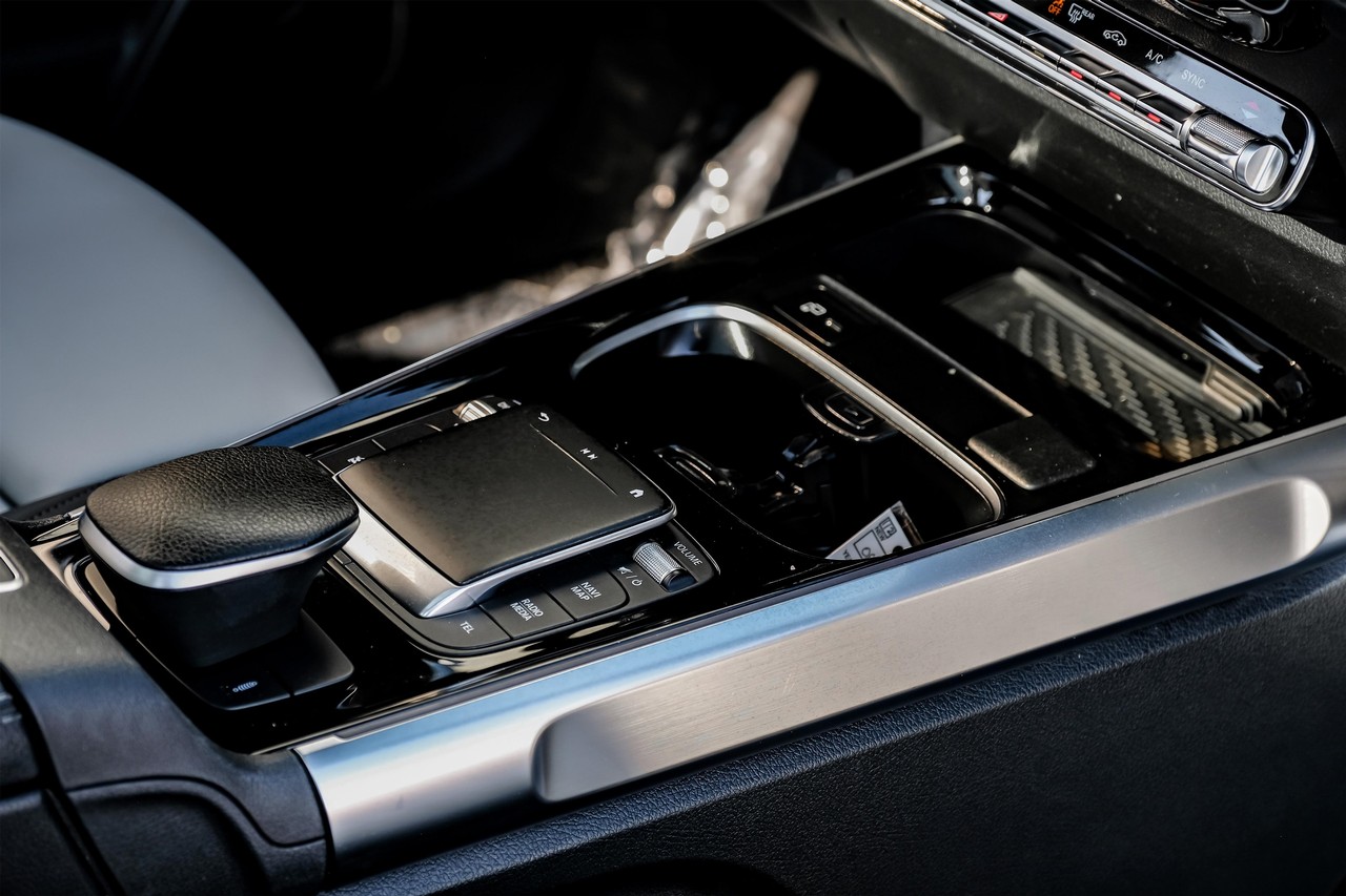 Mercedes-Benz GLB Vehicle Main Gallery Image 21
