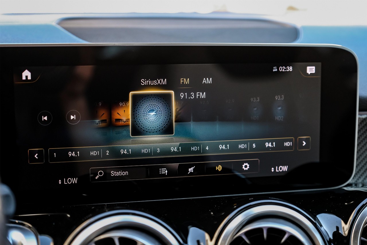 Mercedes-Benz GLB Vehicle Main Gallery Image 23