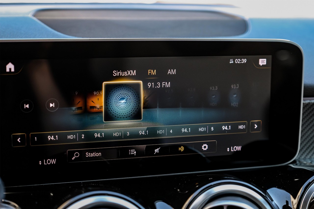 Mercedes-Benz GLB Vehicle Main Gallery Image 24