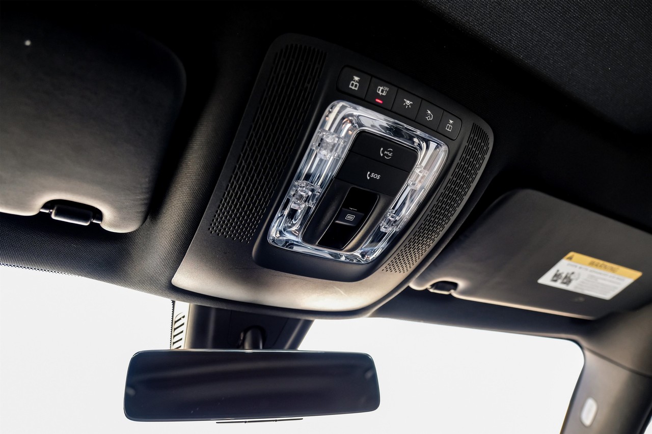Mercedes-Benz GLB Vehicle Main Gallery Image 26