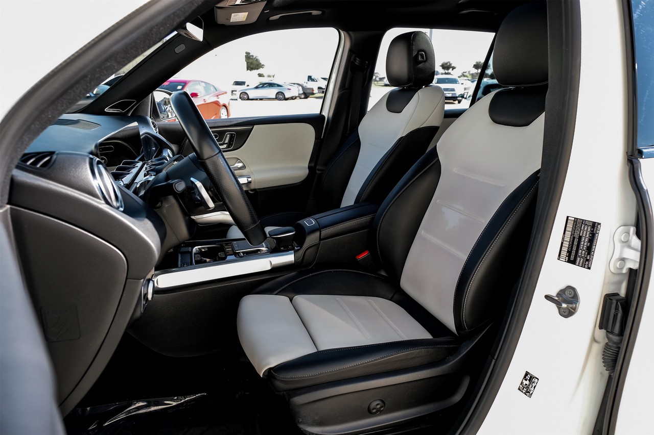 Mercedes-Benz GLB Vehicle Main Gallery Image 27