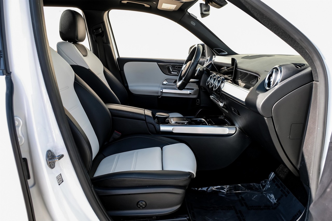 Mercedes-Benz GLB Vehicle Main Gallery Image 28