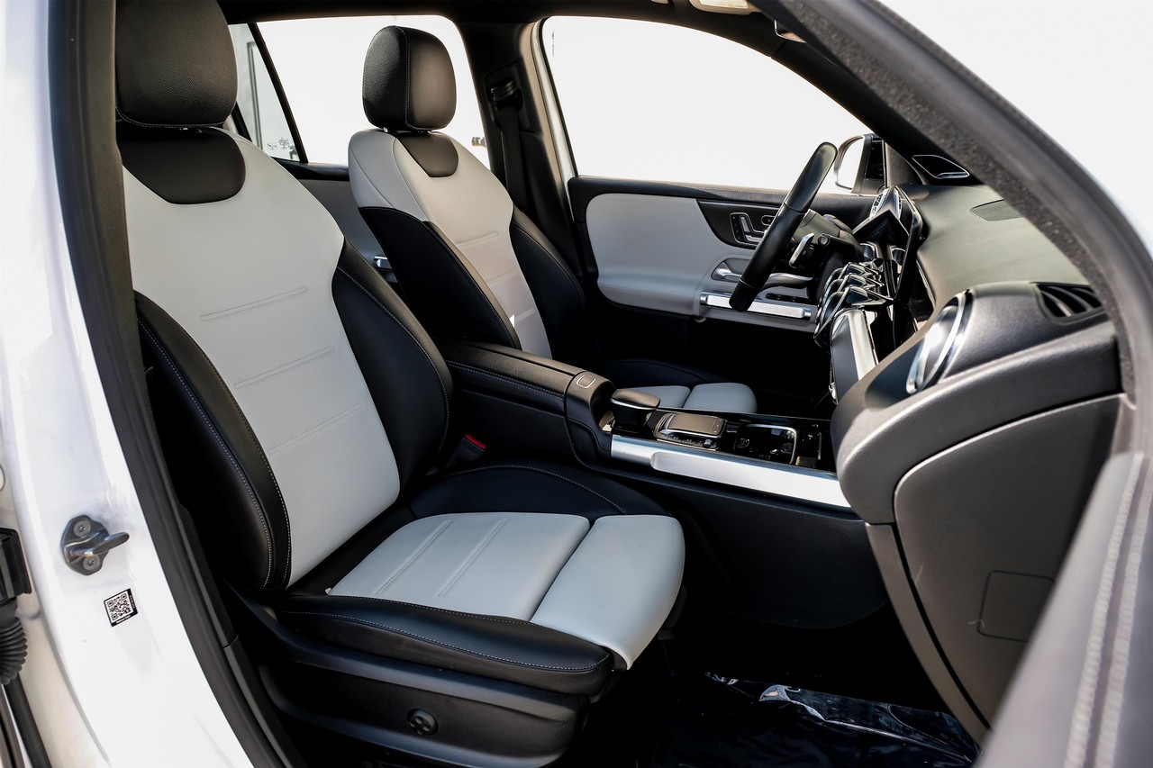Mercedes-Benz GLB Vehicle Main Gallery Image 29