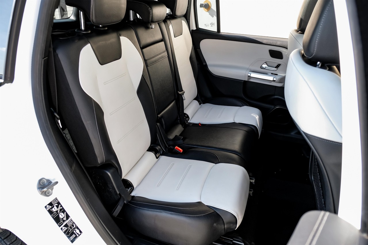 Mercedes-Benz GLB Vehicle Main Gallery Image 30