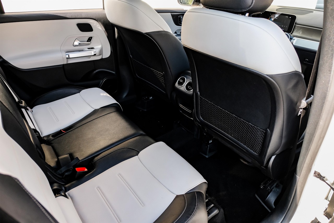 Mercedes-Benz GLB Vehicle Main Gallery Image 31