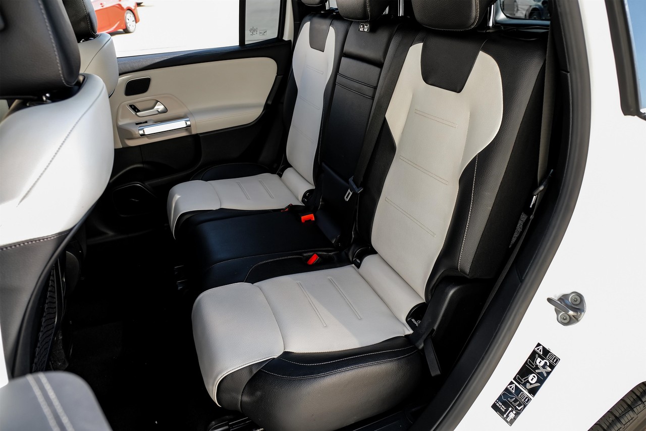 Mercedes-Benz GLB Vehicle Main Gallery Image 33