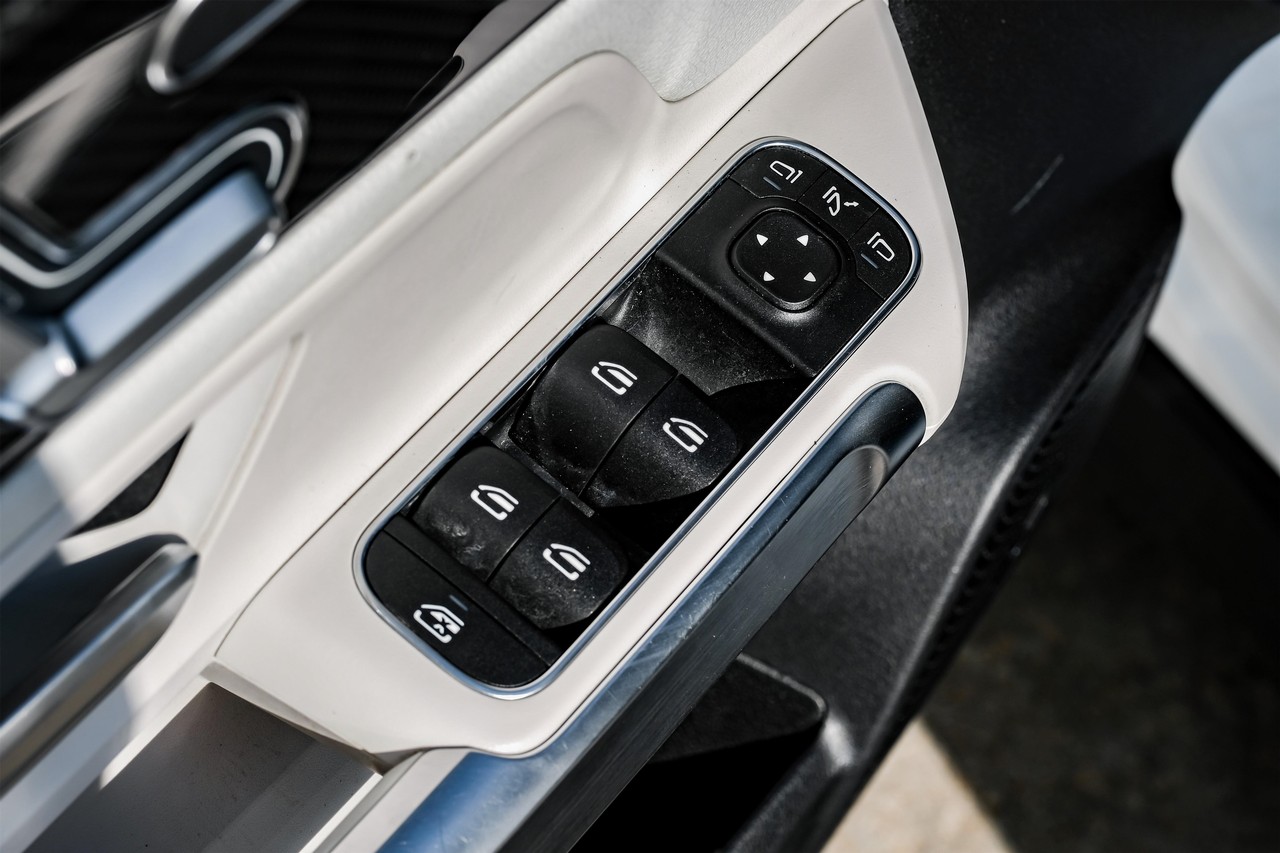 Mercedes-Benz GLB Vehicle Main Gallery Image 37