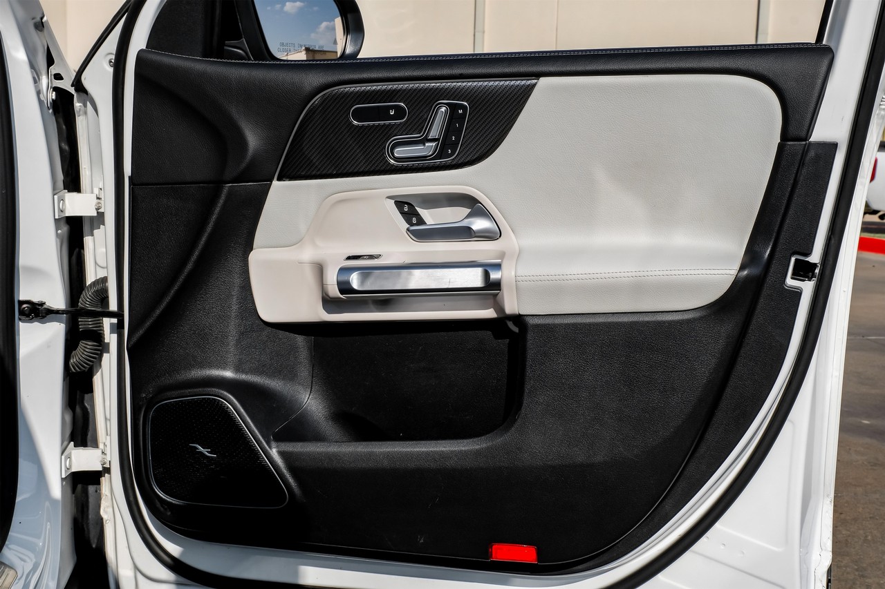 Mercedes-Benz GLB Vehicle Main Gallery Image 38