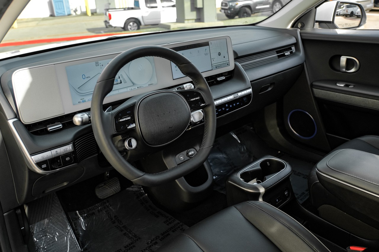Hyundai IONIQ 5 Vehicle Main Gallery Image 03