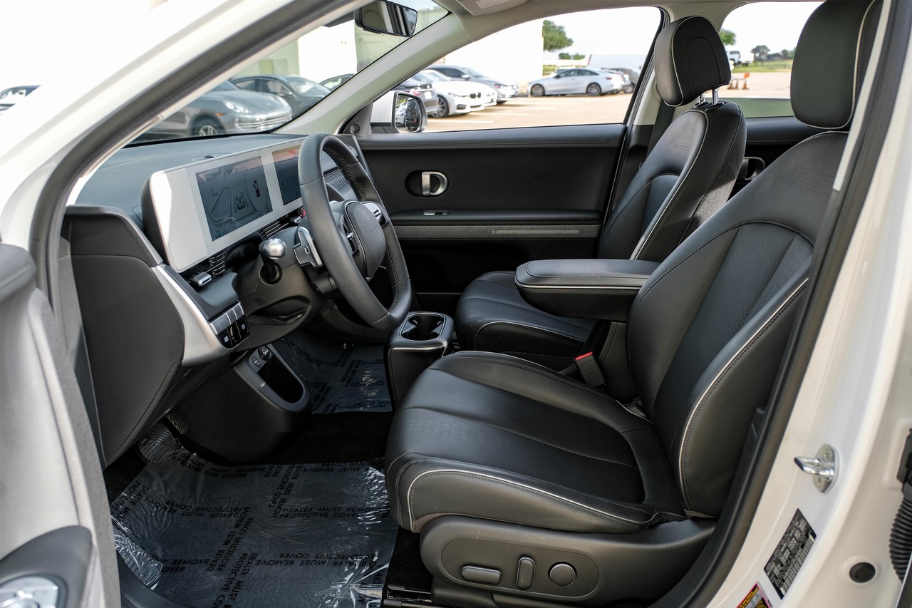 Hyundai IONIQ 5 Vehicle Main Gallery Image 04