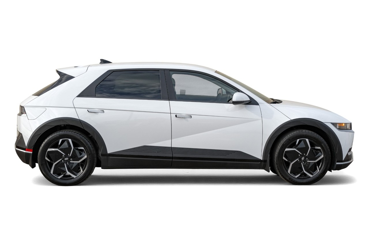 Hyundai IONIQ 5 Vehicle Main Gallery Image 07