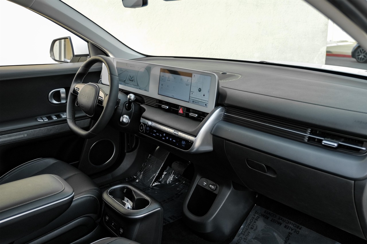 Hyundai IONIQ 5 Vehicle Main Gallery Image 12