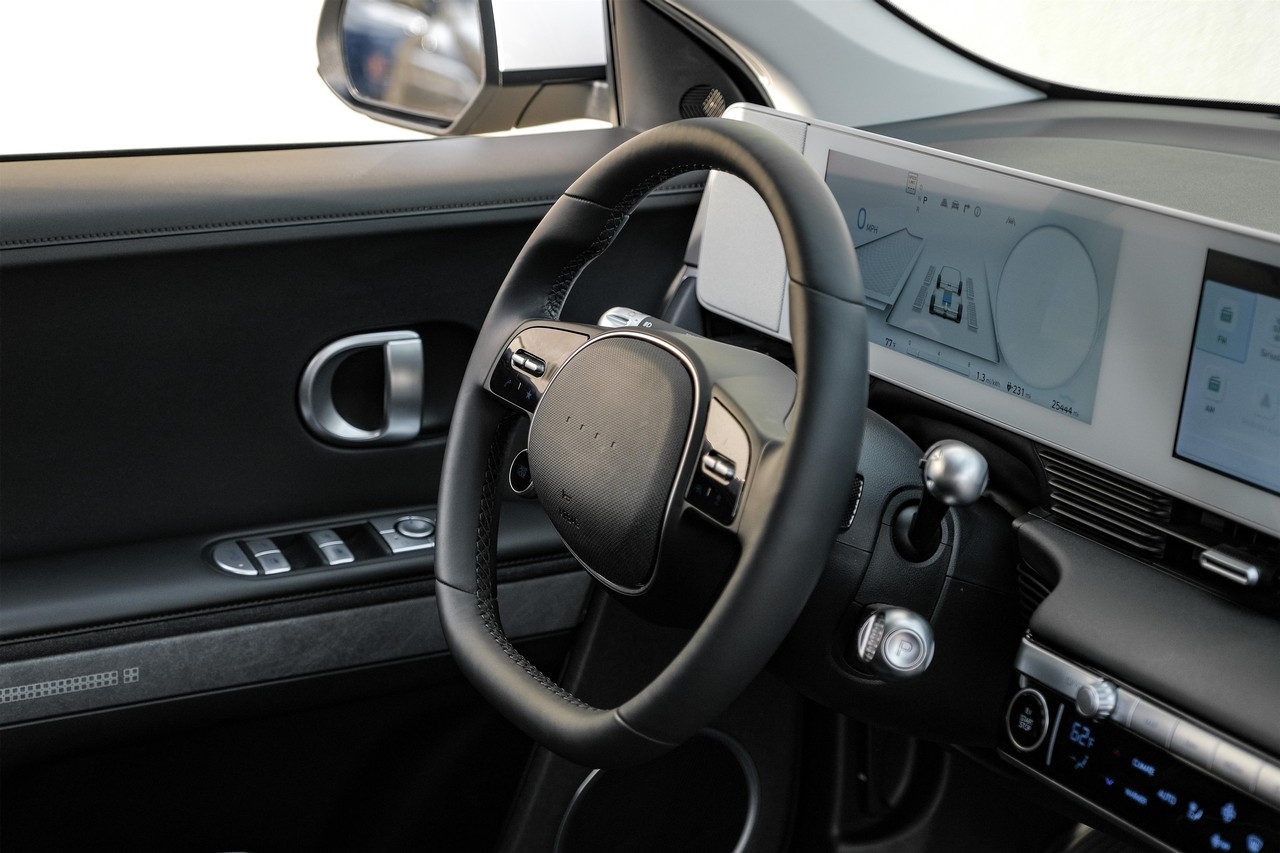 Hyundai IONIQ 5 Vehicle Main Gallery Image 13