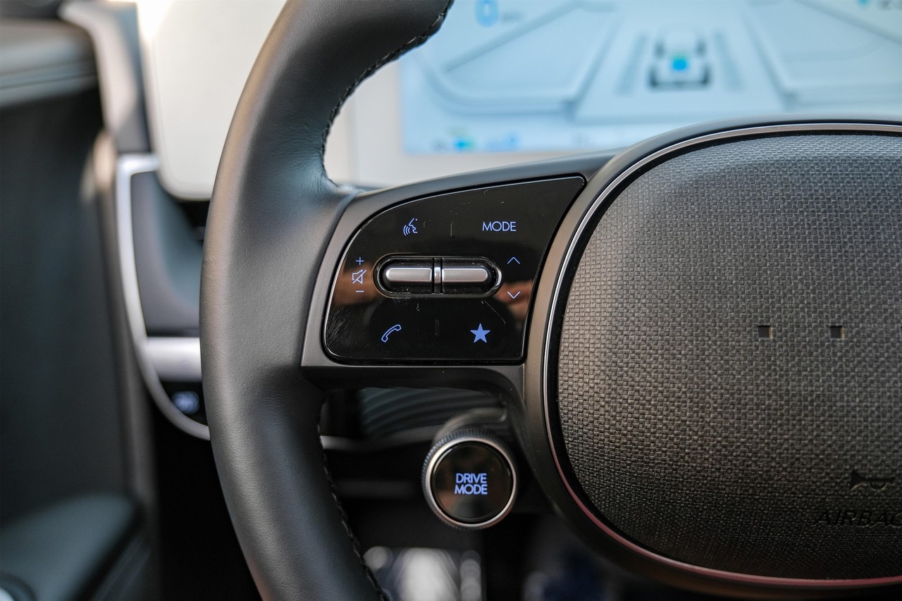 Hyundai IONIQ 5 Vehicle Main Gallery Image 16