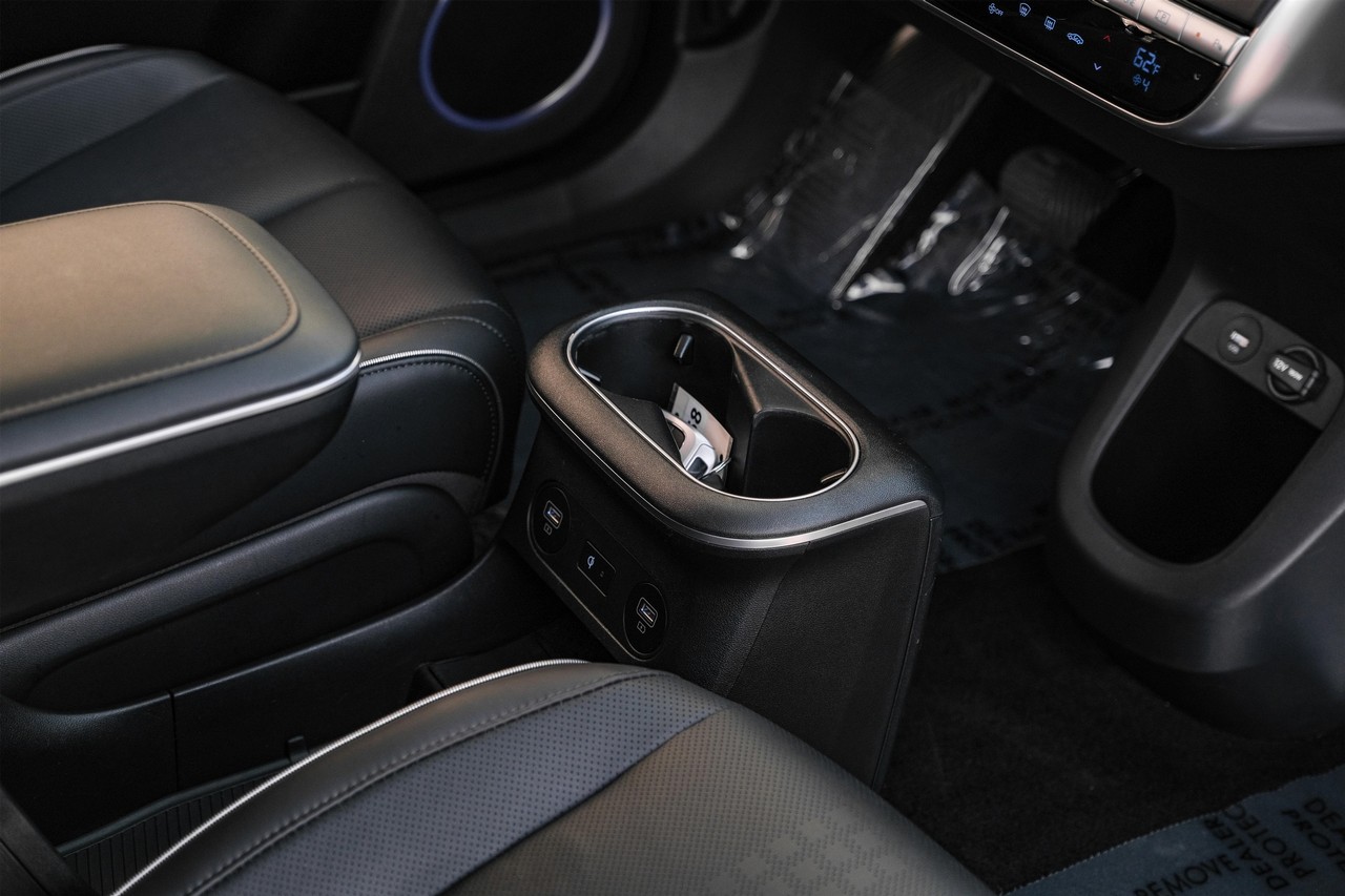 Hyundai IONIQ 5 Vehicle Main Gallery Image 23