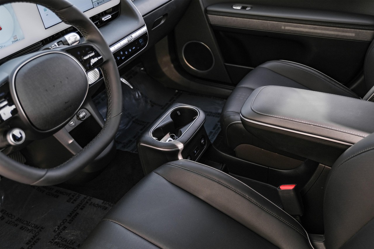 Hyundai IONIQ 5 Vehicle Main Gallery Image 24