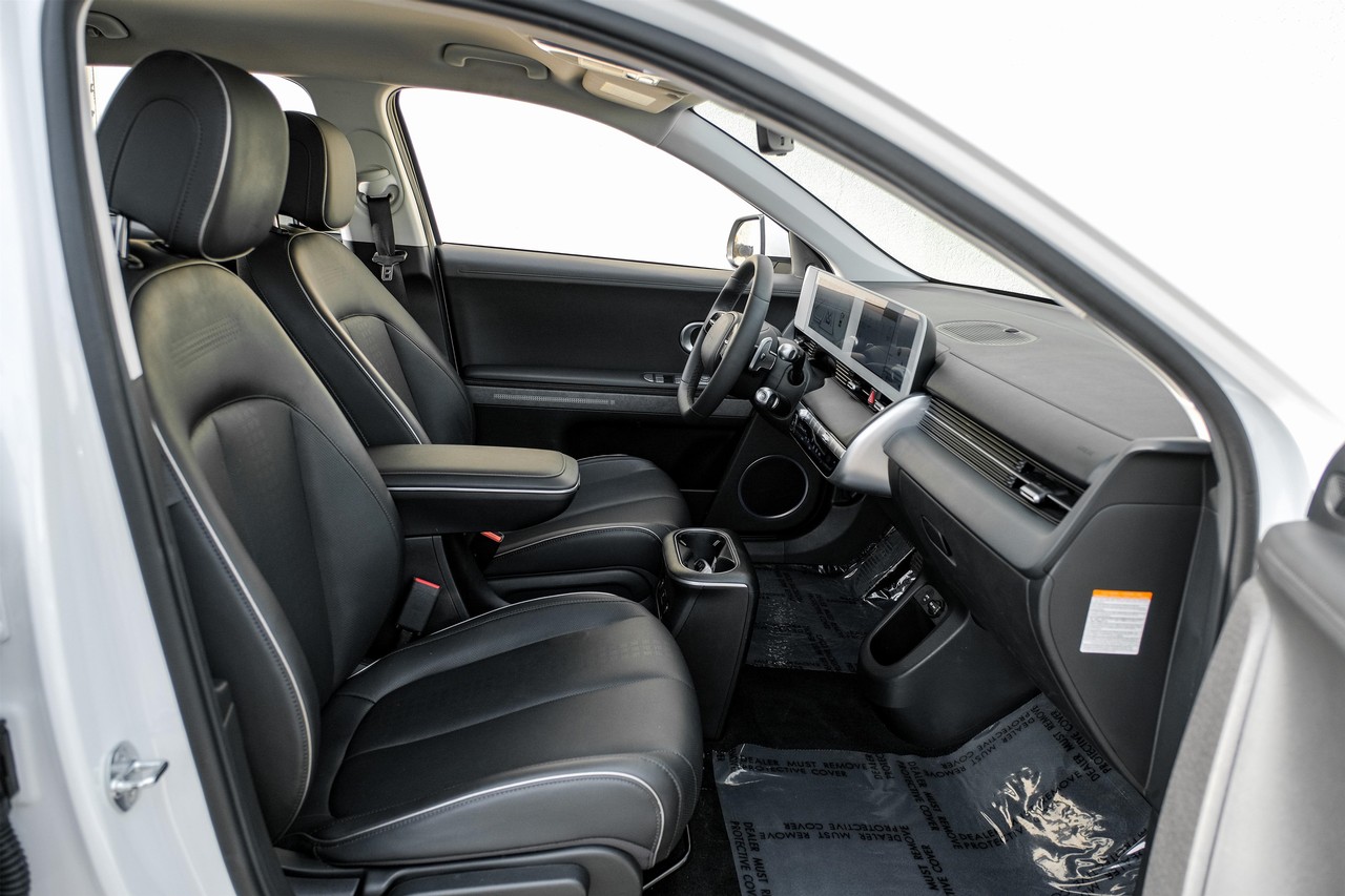 Hyundai IONIQ 5 Vehicle Main Gallery Image 31