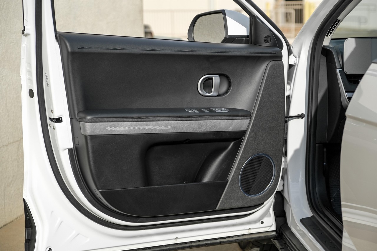 Hyundai IONIQ 5 Vehicle Main Gallery Image 36