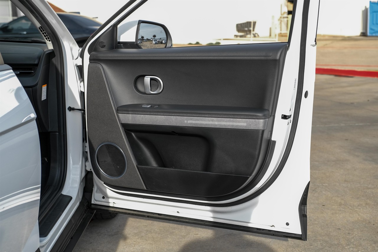 Hyundai IONIQ 5 Vehicle Main Gallery Image 38