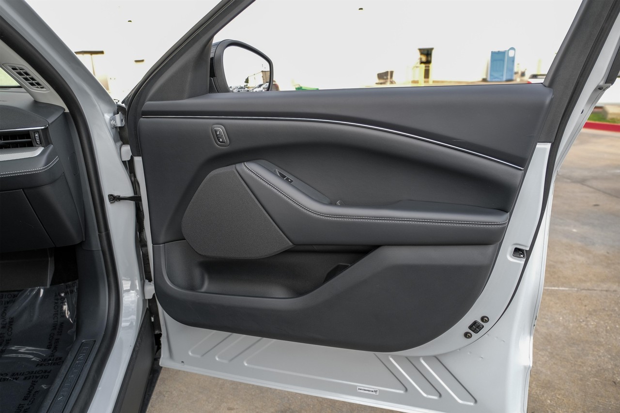 Ford Mustang Mach-E Vehicle Main Gallery Image 38