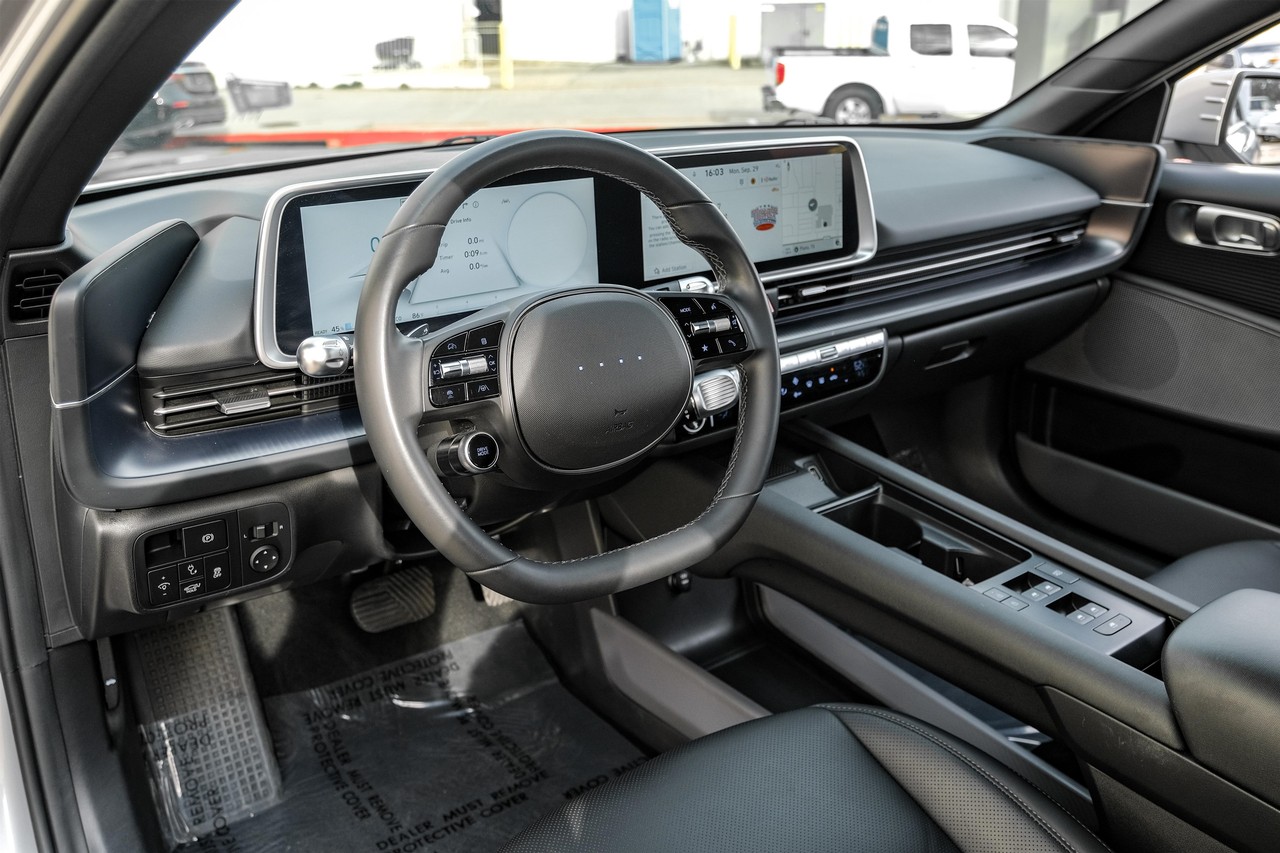Hyundai IONIQ 6 Vehicle Main Gallery Image 03