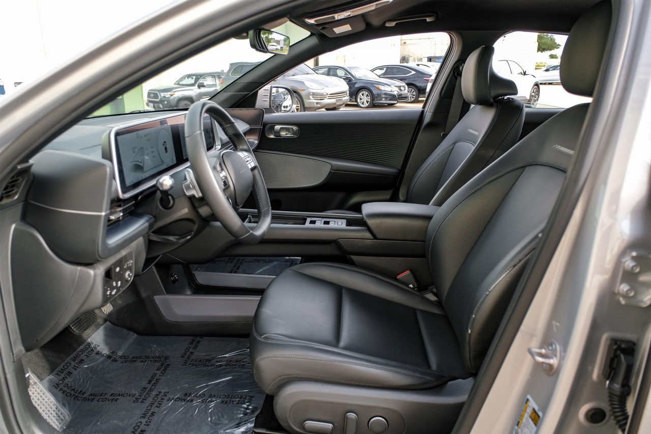 Hyundai IONIQ 6 Vehicle Main Gallery Image 04
