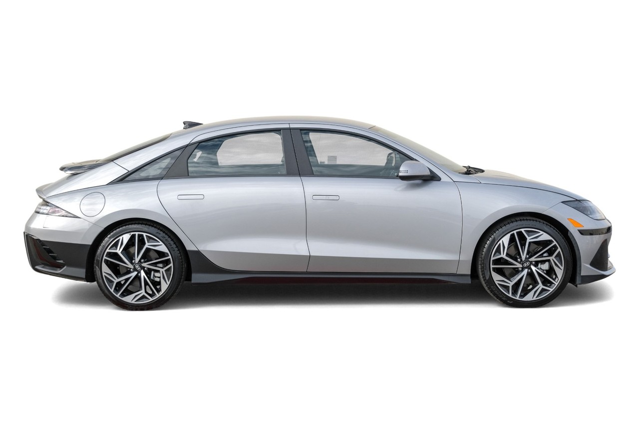 Hyundai IONIQ 6 Vehicle Main Gallery Image 07